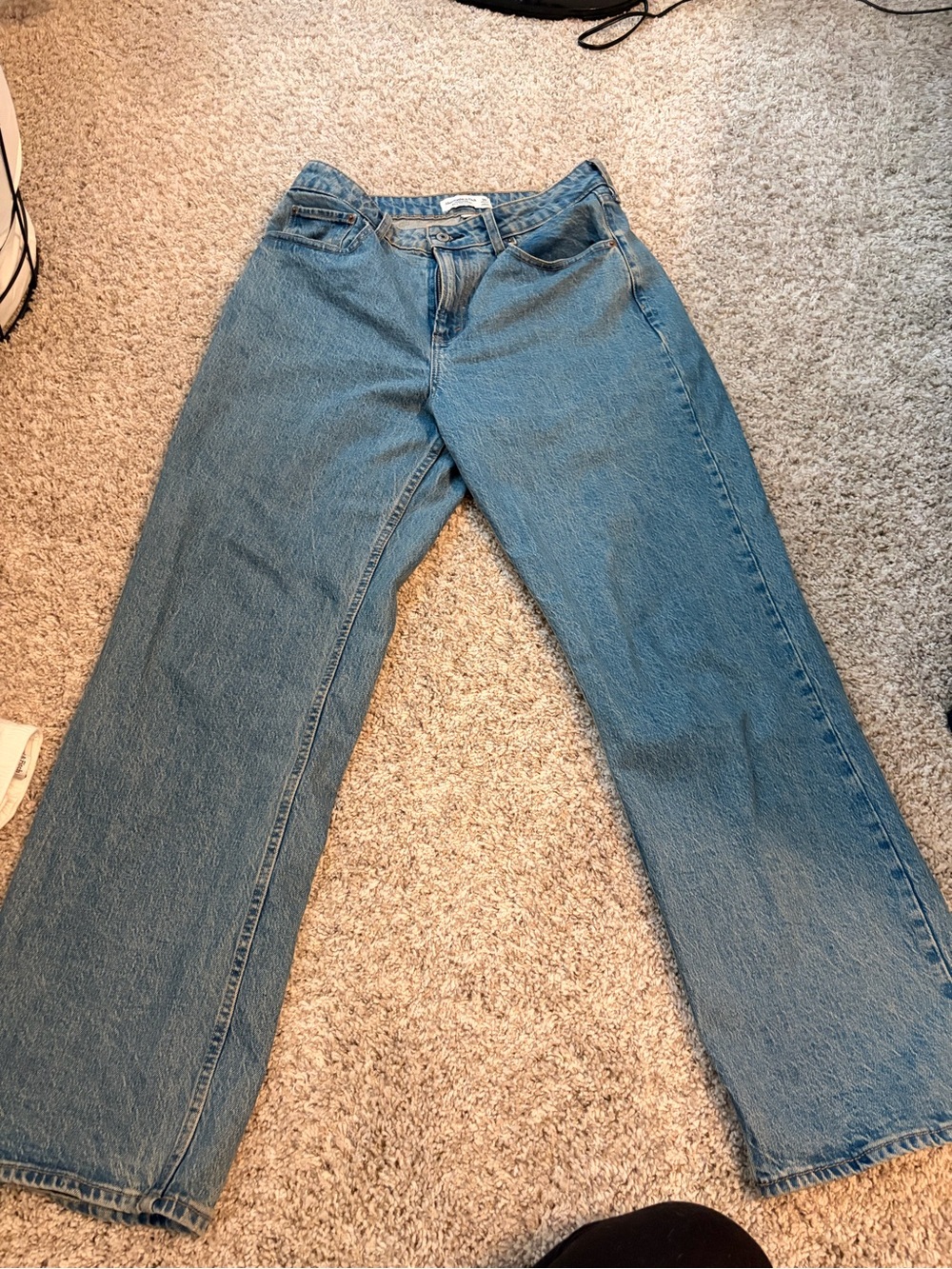 Abercrombie Curve Love High Rise 90s Relaxed Jean Medium Wash